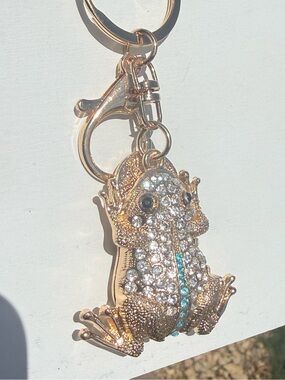 NWT Gold Tone Rhinestone Frog Keychain with Teal Accent and Good Fortune Coin